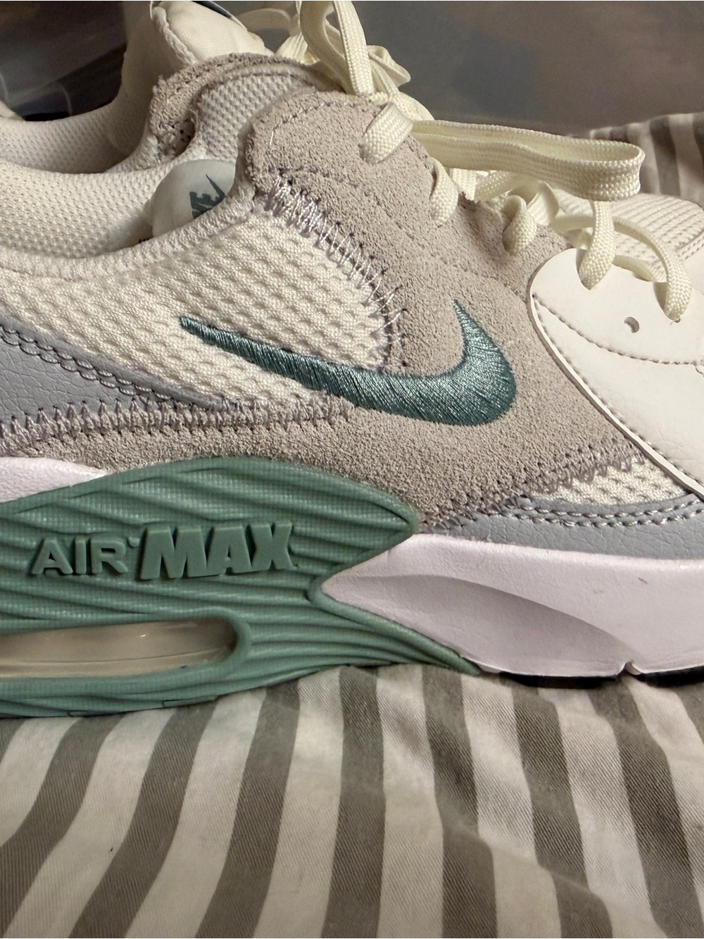 Women’s 8 1/2 Nike Air Max Low Sneakers in Cream & Mint Green